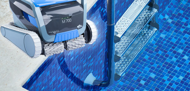 Ein Poolkescher in einem Swimmingpool